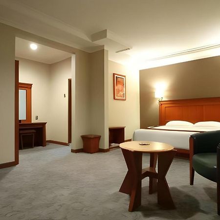 Royal Denai Hotel Bukittinggi Exterior photo
