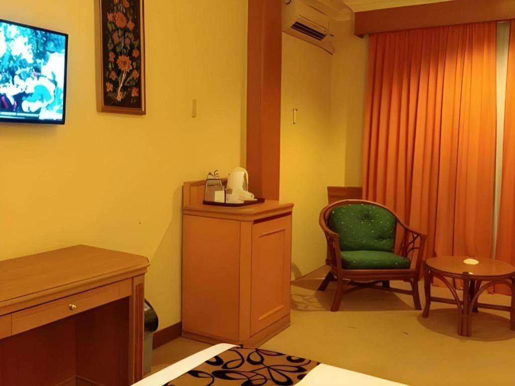 Royal Denai Hotel Bukittinggi Exterior photo