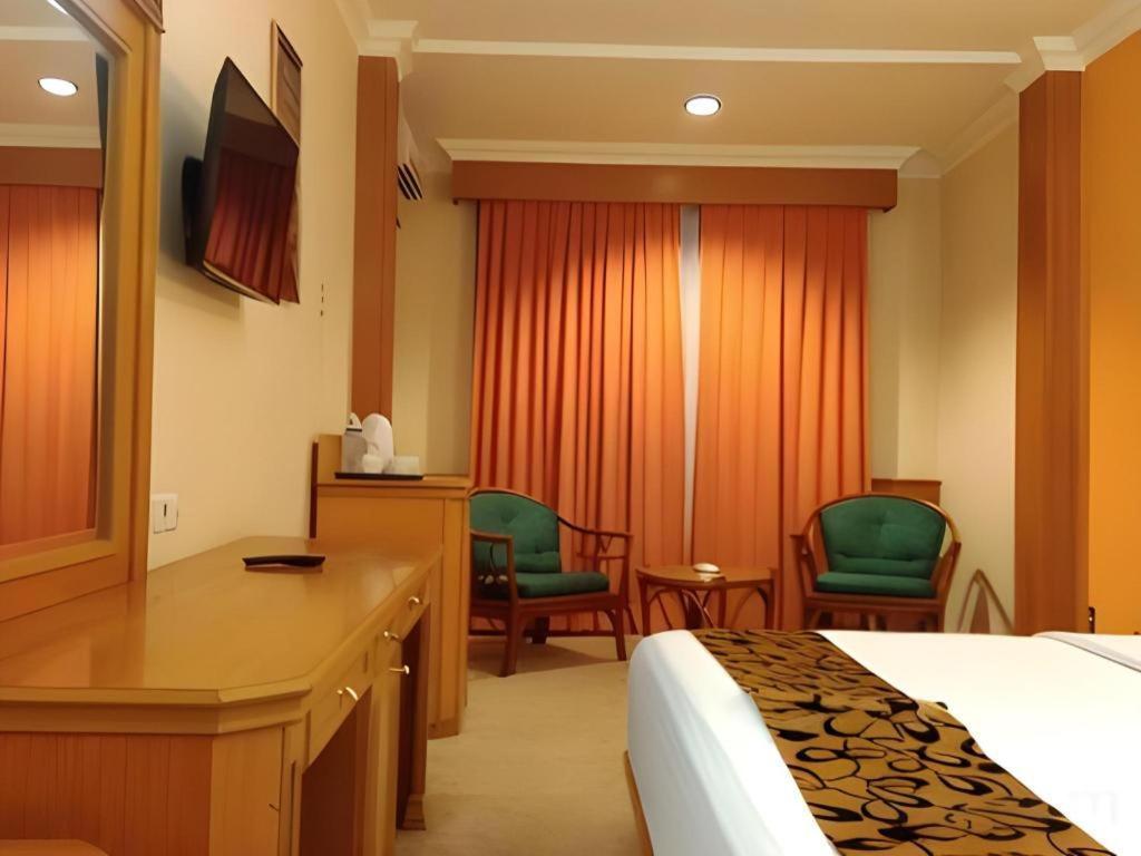 Royal Denai Hotel Bukittinggi Exterior photo