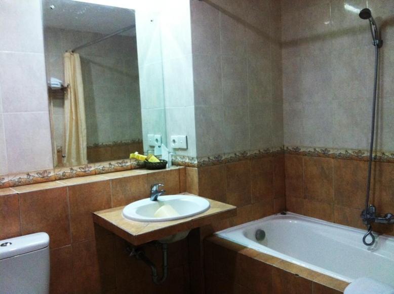 Royal Denai Hotel Bukittinggi Room photo