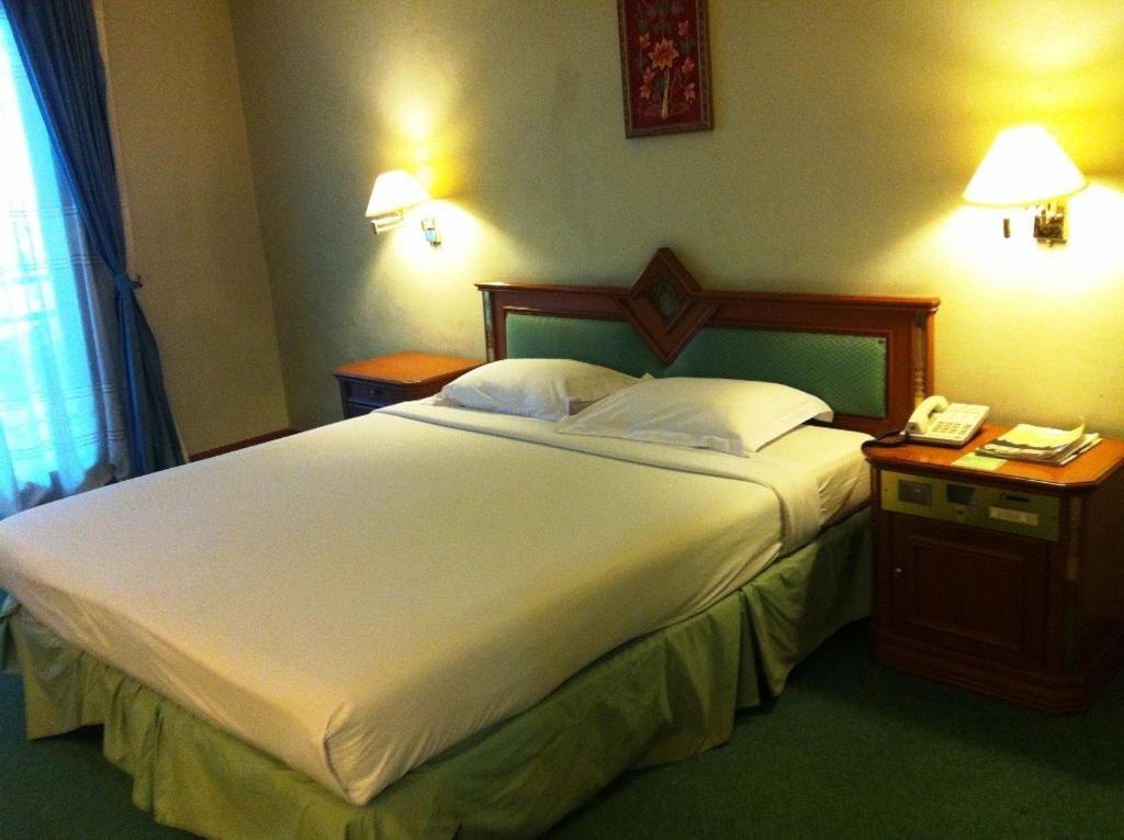 Royal Denai Hotel Bukittinggi Room photo