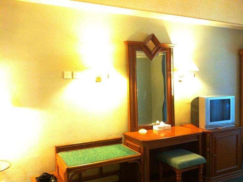 Royal Denai Hotel Bukittinggi Room photo