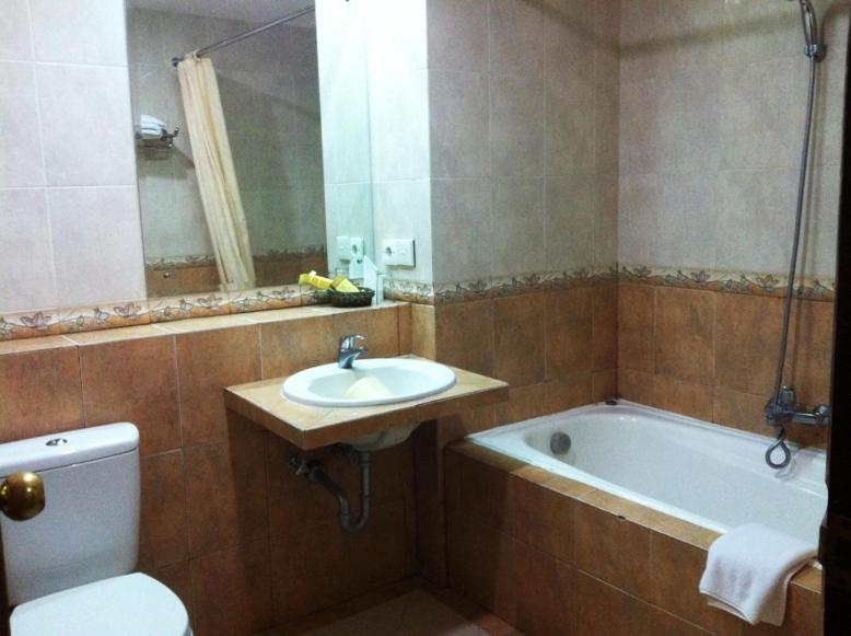 Royal Denai Hotel Bukittinggi Room photo