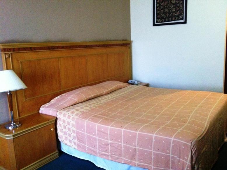 Royal Denai Hotel Bukittinggi Room photo