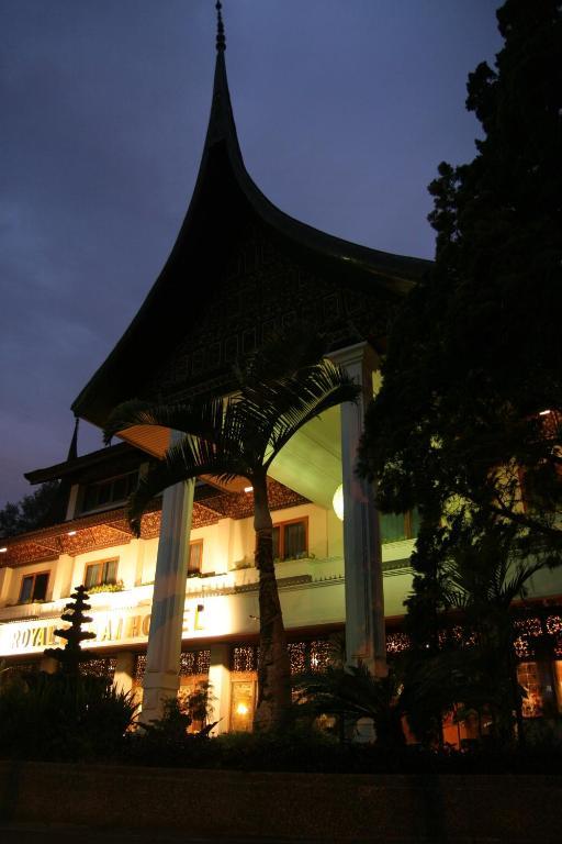 Royal Denai Hotel Bukittinggi Exterior photo