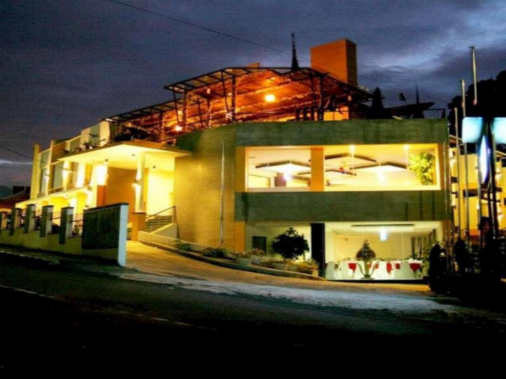 Royal Denai Hotel Bukittinggi Exterior photo